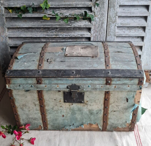 Ancienne petite malle - petite, bombee