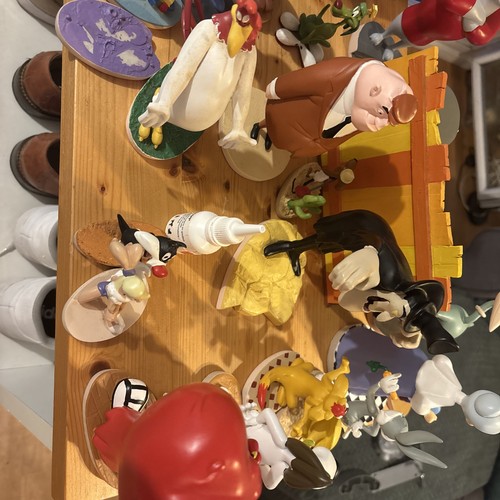 Full atlas looney tunes - atlas,