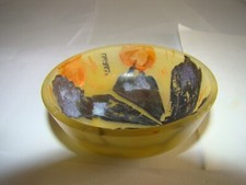 Signée Leune, petite coupelle en pâte de verre émaillée