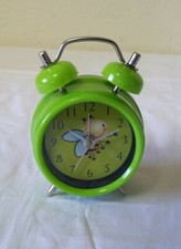 Réveil à quartz vert avec une Abeille 