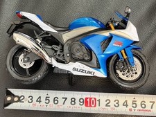 Voiture miniature moto moulée
