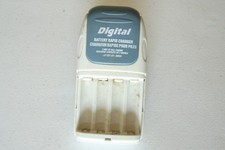 Chargeur d'accus Ni-MH et Ni-Cd tailles AA - AAA