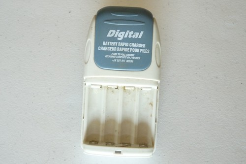 Chargeur accus piles