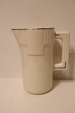 Grand broc de toilettes