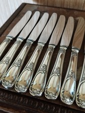 11 Couteaux à Entremets à Décor de Feuillages en Métal Argenté