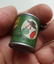 Ancien porte clé 3D Boite de Conserve de Bretagne Nantes Petits Pois  années 60