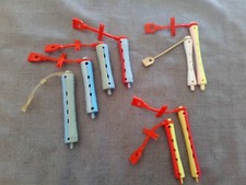 LOT DE 141 BIGOUDIS, rouleaux POUR PERMANENTE EN TBE+liens de rechange+papier