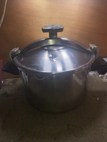 Ancienne cocotte minute - (d,