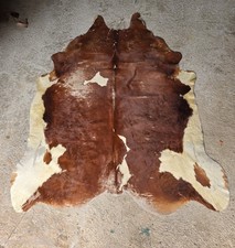 SUPERBE  PEAU DE VACHE 235 CM X 190 CM  TAPIS DÉCO CHALET MONTAGNE 