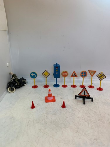Lot ancien jouet motard - lot,