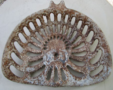 Ancienne chaise siège tracteur fonte Engin Agricole 42 x 36,5 cm