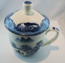 GRANDE TASSE EN PORCELAINE DE