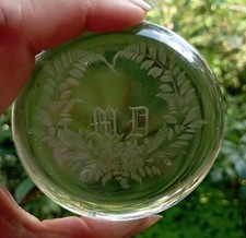 ANCIEN PRESSE PAPIER SULFURE taillé gravé et monogrammé MD  DN4959