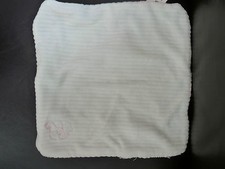 25 .DOUDOU PLAT MARQUE ? CARRE