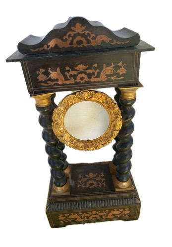 Joli corps pendule portique - pendule,