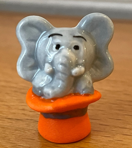 Adorable fève eléphant qui - eléphant,