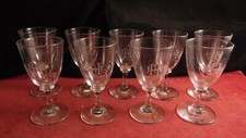 Service de 9 verres a liqueur en cristal Baccarat forme gondole monogrammé MH HM