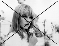 PHOTO DE SYLVIE VARTAN 1968