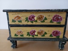 Boîte à bijoux ou commode de