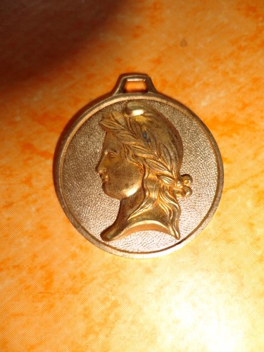 Médaillon avec buste - , de