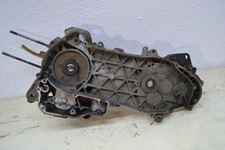 Carter central gauche bas moteur Vespa 125 4t 2006
