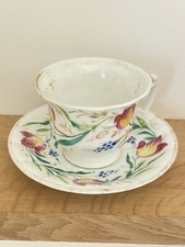 Ancienne Tasse en Porcelaine à décor de fleurs rose et doré Porcelaine de Paris?