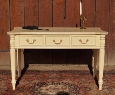 Tres elegant bureau de style baroque en bois avec 3 tiroirs d'un château à BX