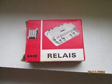 un RELAI  ELECTROMECANIQUE avec sa boîte réf 9893