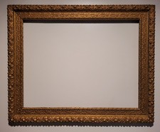 CADRE ANCIEN BOIS STUC DORÉ FLEUR NOISETTES 62cm x 50c FEUILLURE 51,8cm x 39,5 c