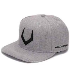 Casquette Hip Hop à visière plate – Logo “V” emblématique de Valourian .