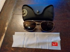 RAY BAN LUNETTES AVIATEUR DE LA CELEBRE MARQUE AVEC ETUI DANS UN BON ETAT 