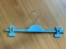 Cintres plastique gris 40cm - cintres,