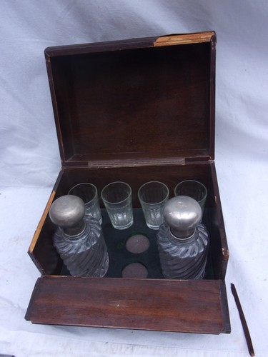 Cave liqueur forme de - à, en