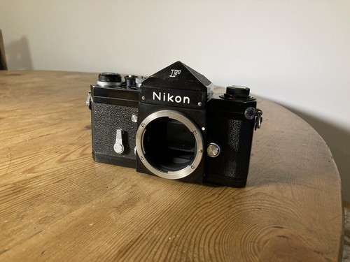 Nikon révisé - f,