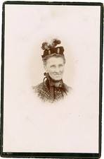 PHOTO CABINET c1900, Mme Crouzieres Julie née Martin pose chapeau à plume