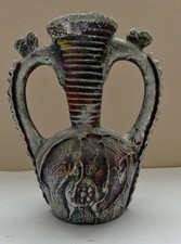 Vase 2 poignées en terre cuite avec relief