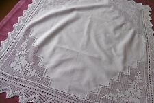 Belle nappe avec DENTELLE sur le tour et en ENTREDEUX en crochet