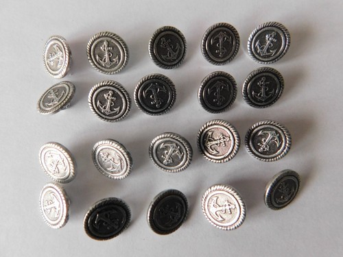 Lot petits boutons argentes - petits,