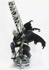 Figurine monochrome Kingdom Hearts Cloud Strife avec collection Stand Art...