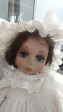 BELLE POUPEE DE COLLECTION DES