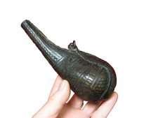 Ancienne poire à poudre.