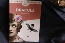LIVRE/ DRACULA/ ETONNANT