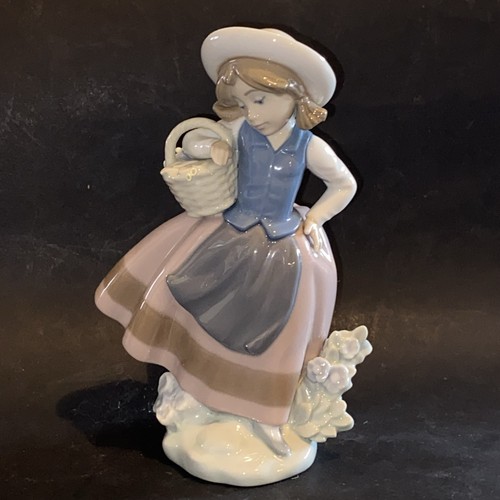 Statuette figurine porcelaine - statuette,