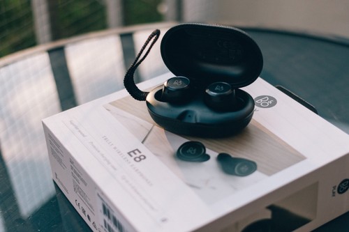Bang olufsen beoplay e8 - &,