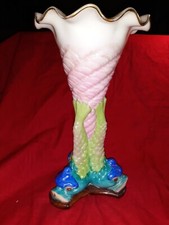 VASE CORNET EN OPALINE BLANCHE