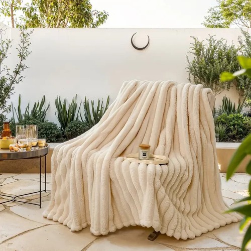 Couverture fausse fourrure - en,