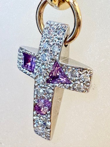 Collier pendentif croix