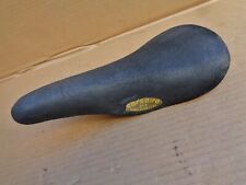 Vintage selle vélo course vintage dessus Daim marque Corsaire 313 San marco .
