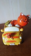 Tirelire chat au volant d'une