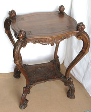 Guéridon ancien galbé style " Forêt noire " , travail Suisse , région de Brienz